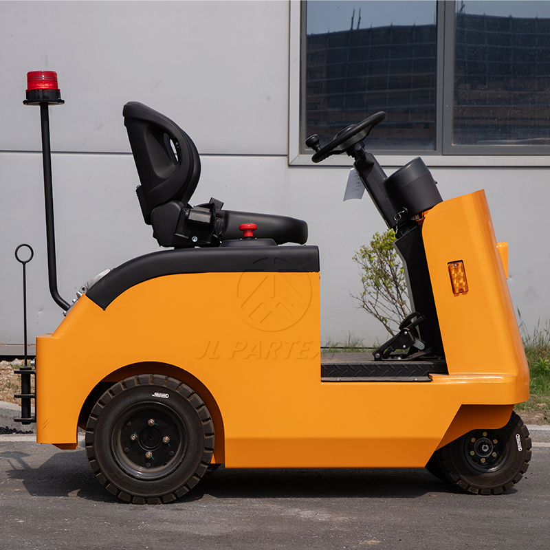 Hot Sale Industrial Drive-Type Electric Three-Wheel Tow Tractor 2000kg Load Capacity Electric Towing Tractor