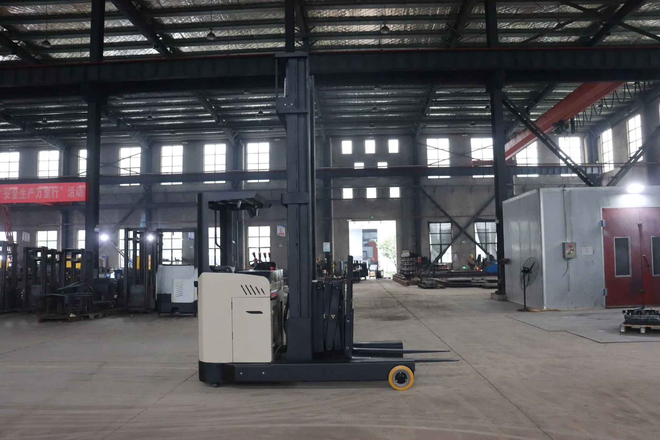 Factory Wholesale Versatile Electric Reach Truck for Warehouse Goods Handling