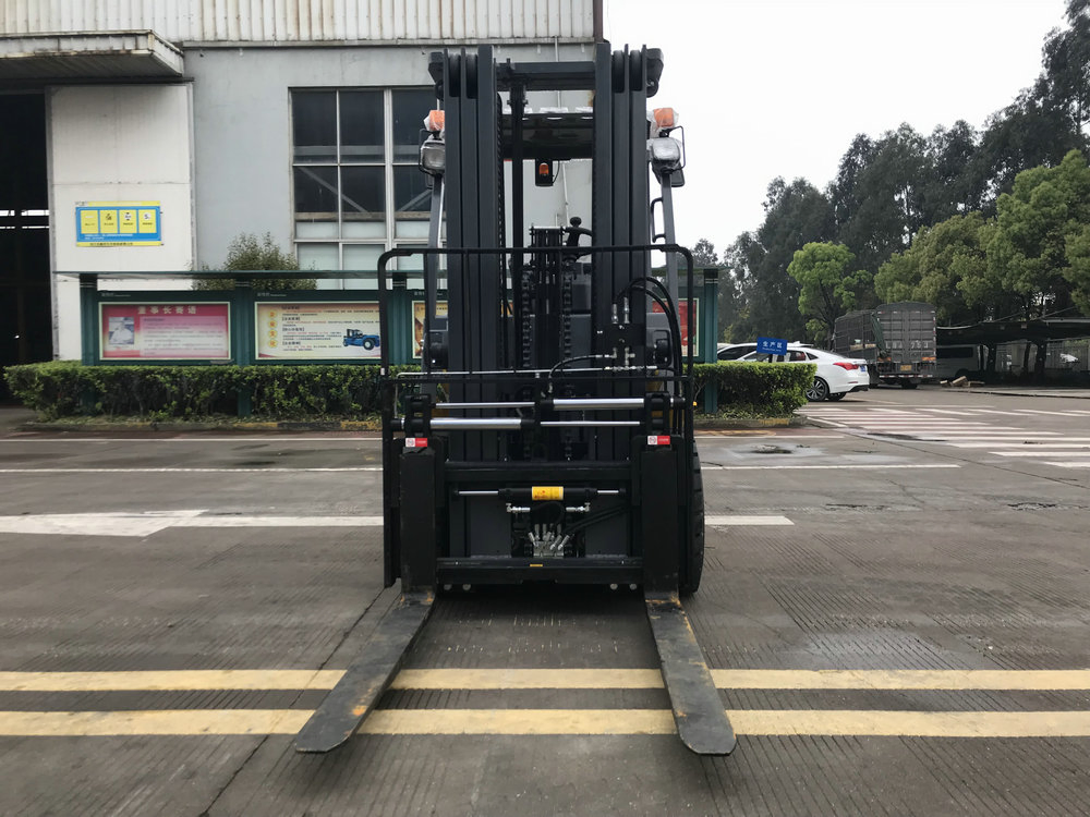 2.5 Ton Diesel Forklift Battery LPG Gasoline with Japan Engine EPA