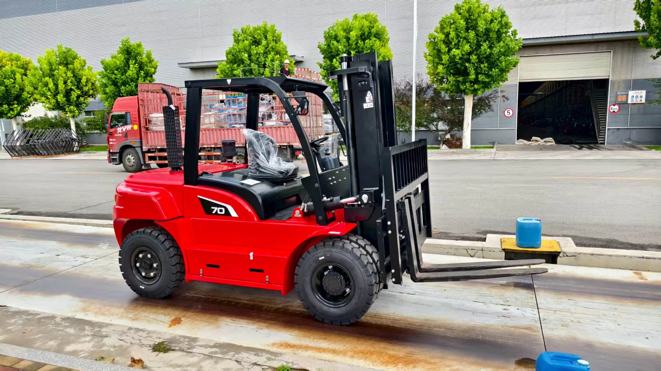 High Performance Durable Diesel Engine Side Loader 3000mm Lift Capacity Small Forklift for Industrial Use