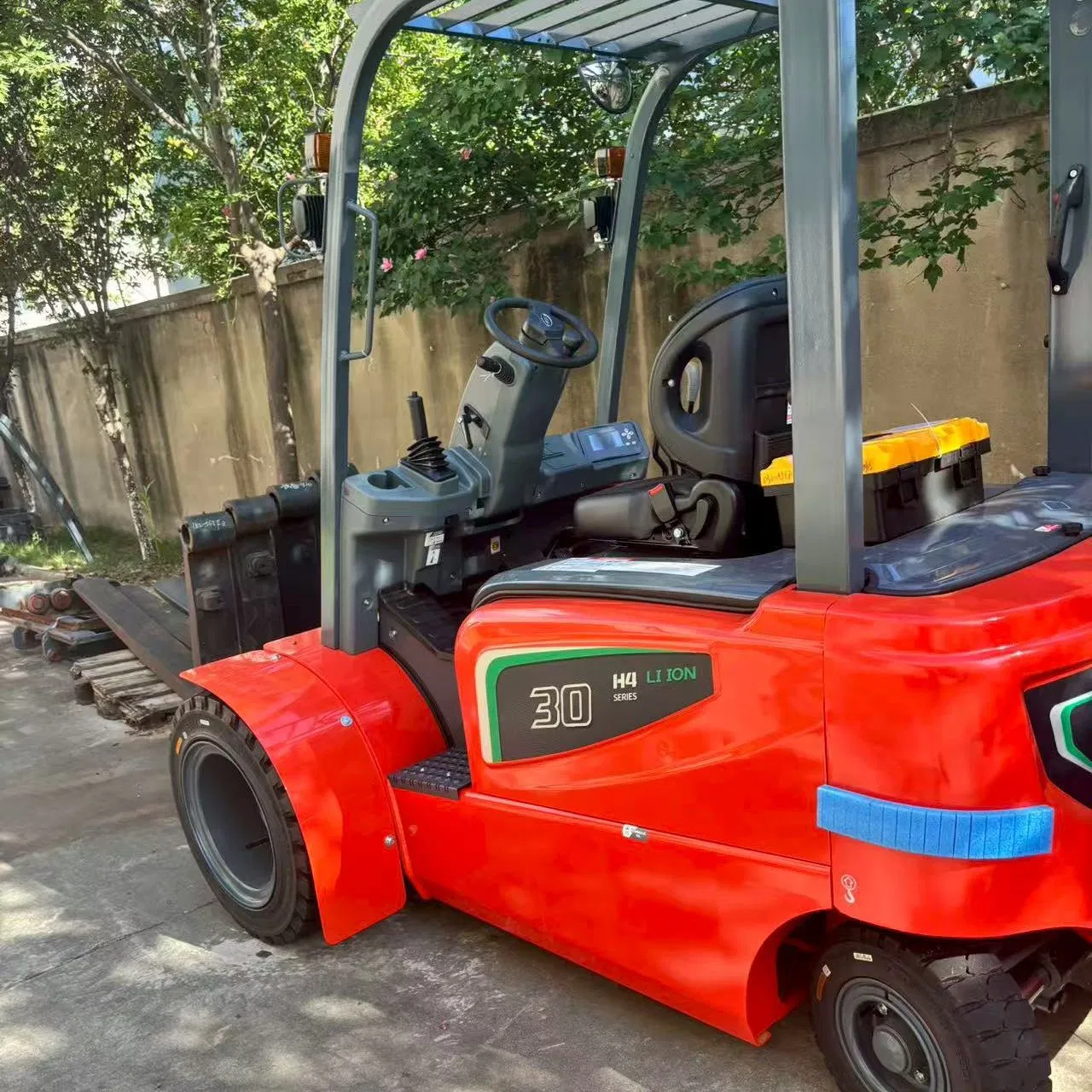 Heli Lithium Forklfit Heli Forklift Cp (c) D 20/25/30/35/50/100 Electric Forklift Truck with Battery Charger