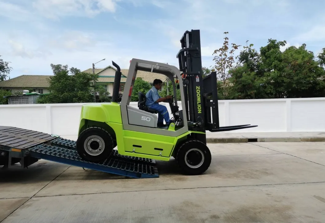 FD50 Forklift Side View