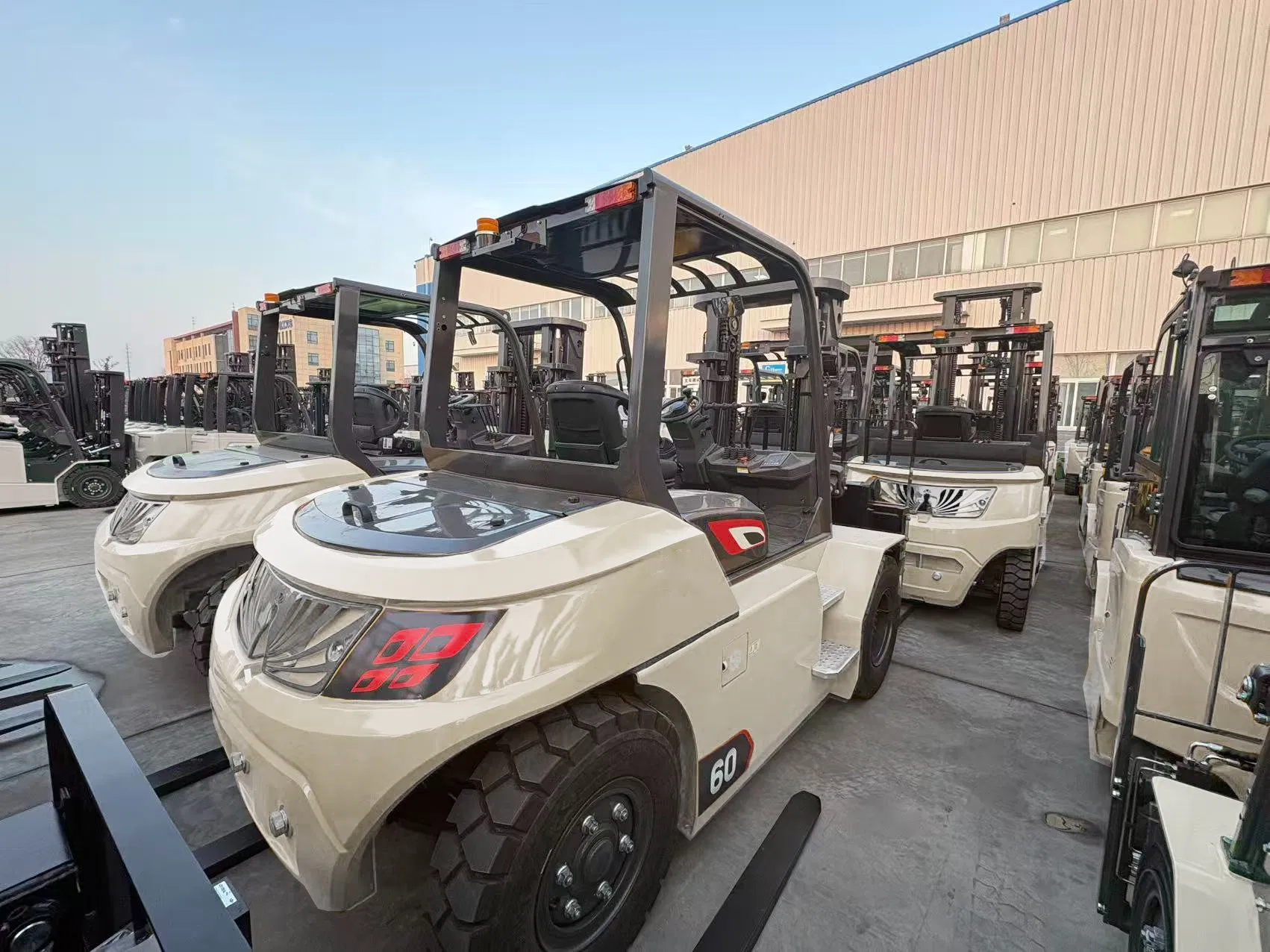 Heli Crown High Capacity Electric Telescopic Forklift Counterbalance Self Loading Forklift for Industrial Material Handling