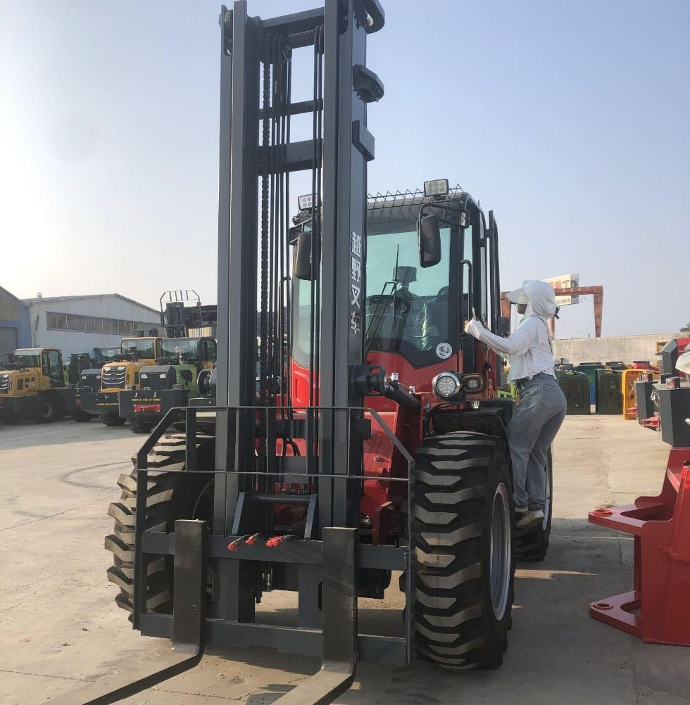 Cheaper Rough All- Terrain off Road Forklift Four Wheel Drive All-Terrain Forklift 5 Ton for Sale