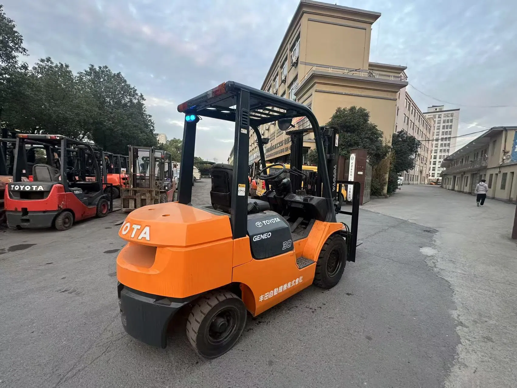 Made in Japan 7fd 3ton Diesel /Gasoline Forklift Toyota Forklift Truck with Middle Cyclinder Side Shift