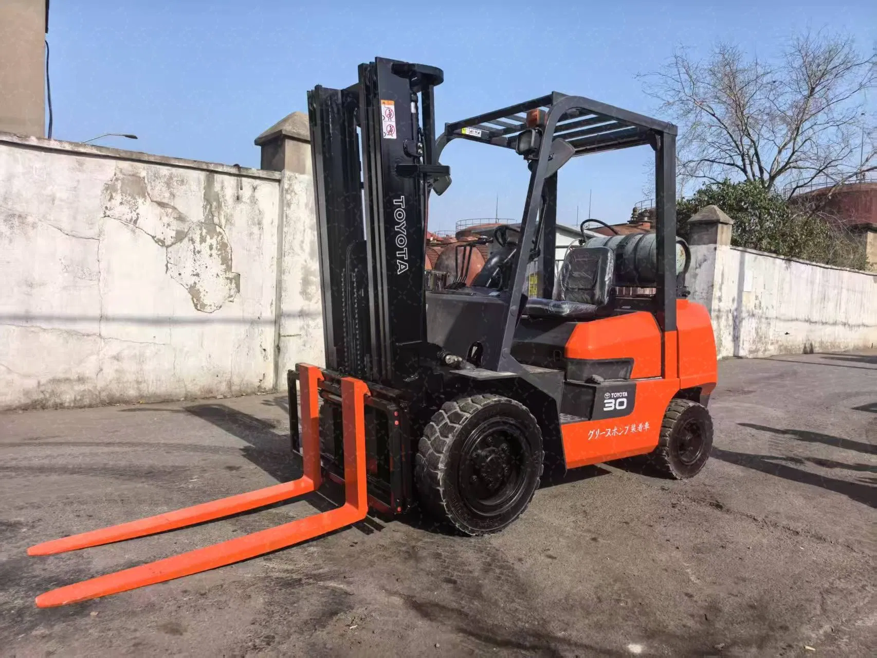 Affordable Used Diesel/Gasoline/Electric Toyota/Heli/Hangcha/Komatsu Manitou Telehandler Forklift Truck with 2.5/3/4/5/7/10/15/16/25/30-Ton Pallet Truck
