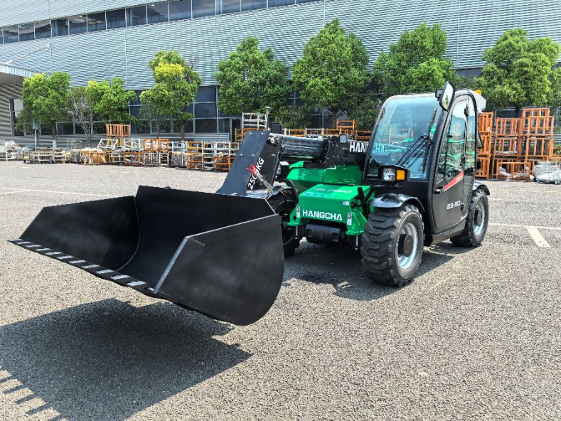 Factory Price Load Capacity Strong Telescopic Handler with Different Attachment