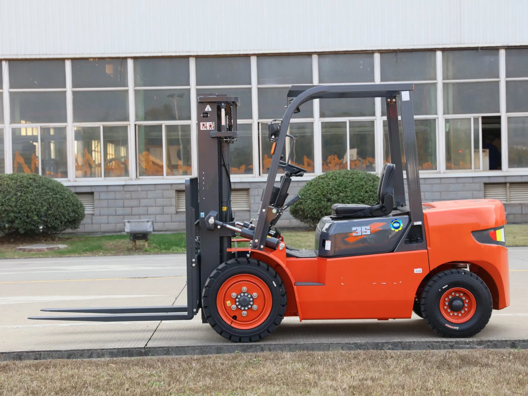 Made in China Excellent Efficiency Safe to Operate Diesel-Powered Forklift