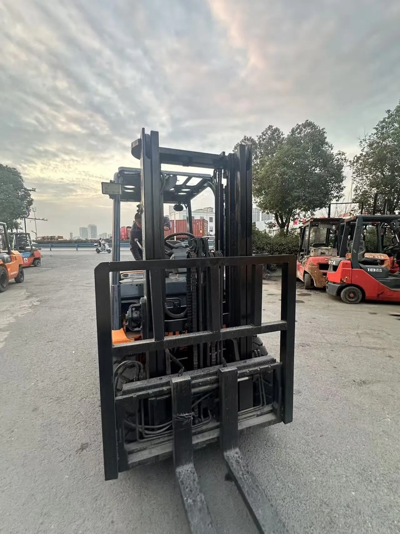 Made in Japan 7fd 3ton Diesel /Gasoline Forklift Toyota Forklift Truck with Middle Cyclinder Side Shift