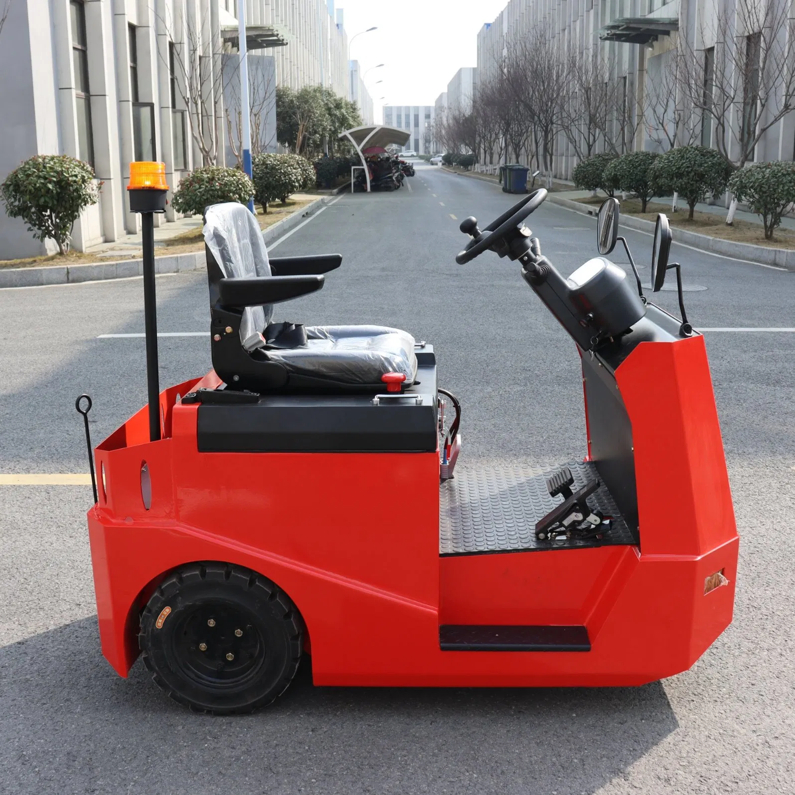 Low Maintenance Electric Tow Tractor for Industrial Applications