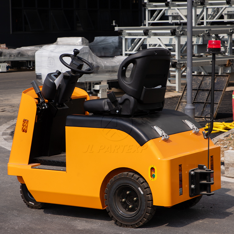 Hot Sale Industrial Drive-Type Electric Three-Wheel Tow Tractor 2000kg Load Capacity Electric Towing Tractor