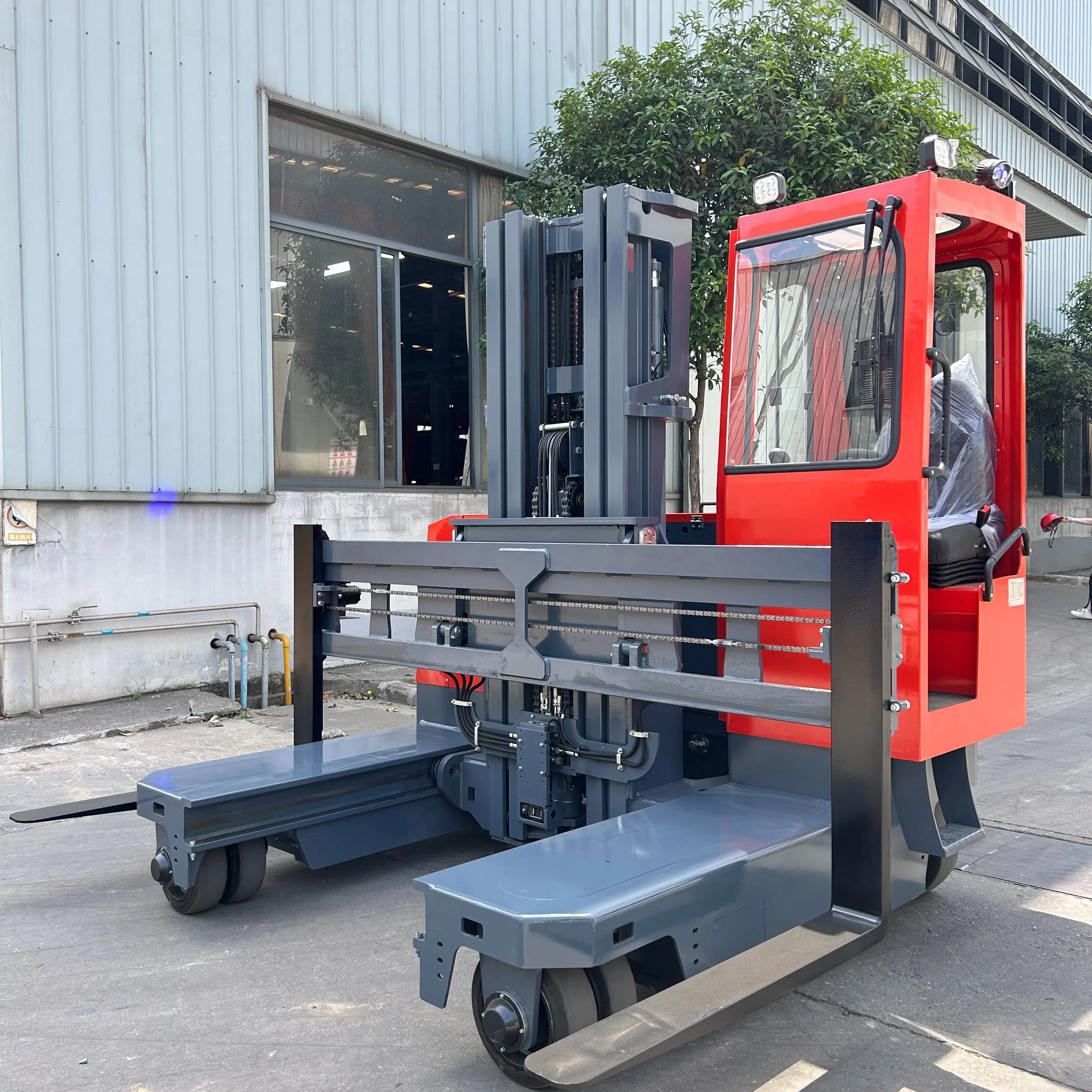 Multi-Directional Forklift Reach Truck Stacker 3 Ton 4ton 5 Ton Full Way Eclectic Side Loader Forklift with Wide Body Seat