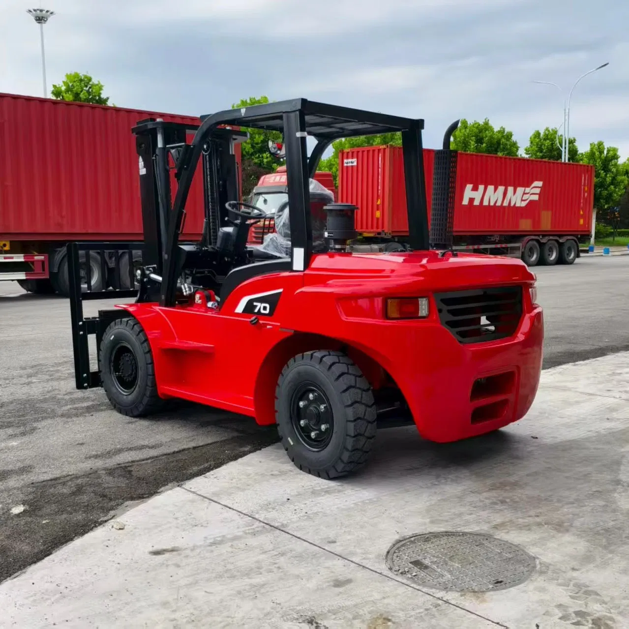 High Performance Durable Diesel Engine Side Loader 3000mm Lift Capacity Small Forklift for Industrial Use