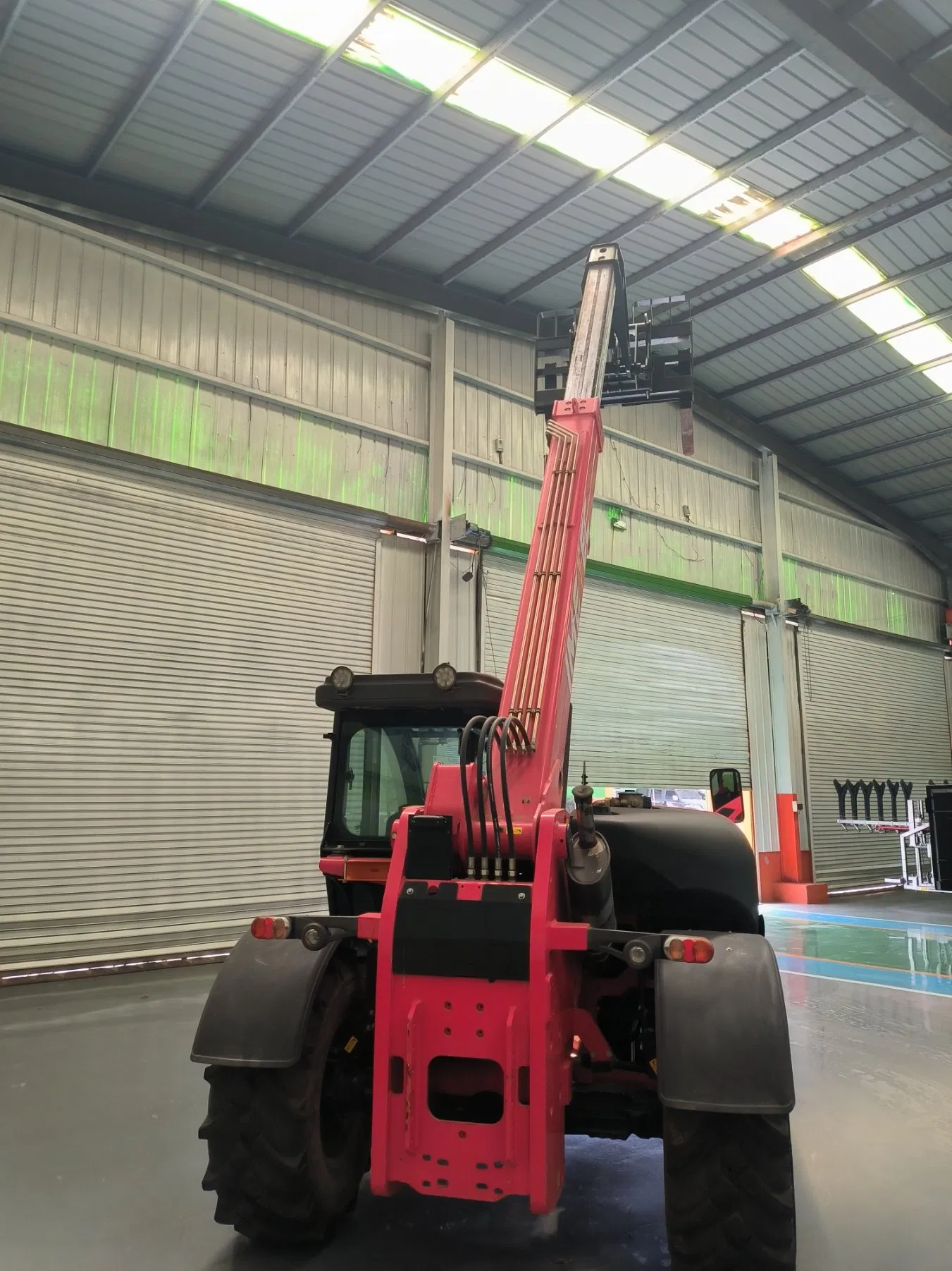 10-18m Multi-Terrain Diesel Telescopic Boom Handler for Tough Jobs