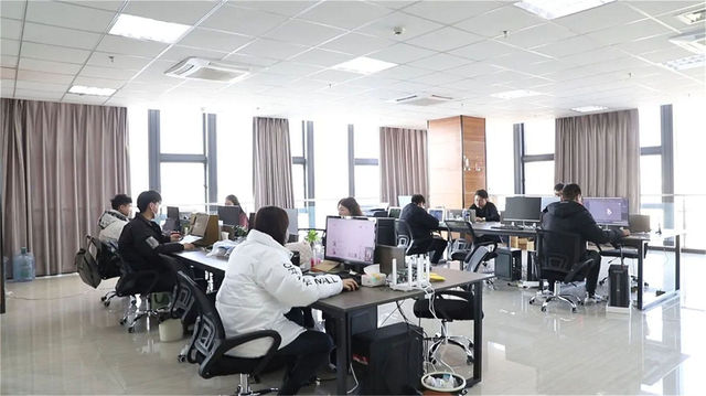 Nauti Lift electric pallet truck for horizontal material transport