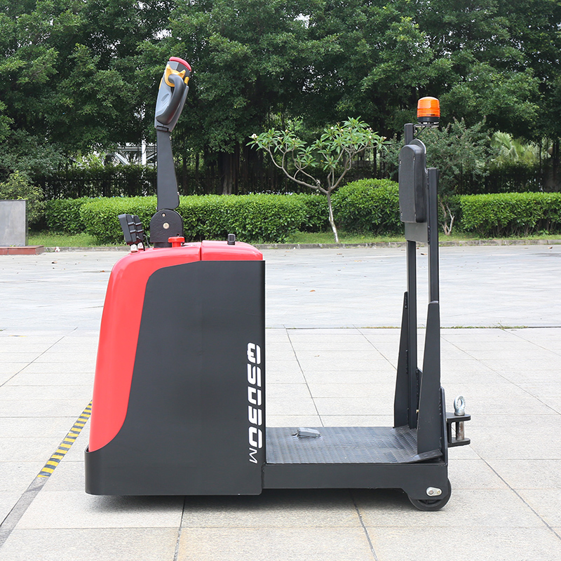 Industrial-Grade Electric Tow Tractor for Efficient Baggage Transport