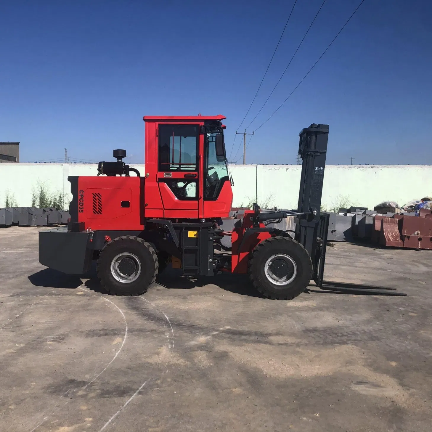 Qingcha 3.5ton 4ton 4.5ton 5ton Shandong 4-Wheel off Road Side Loader Forklift with Long Fork Four Wheel Drive off Road All Terrain Forklift with Cabin