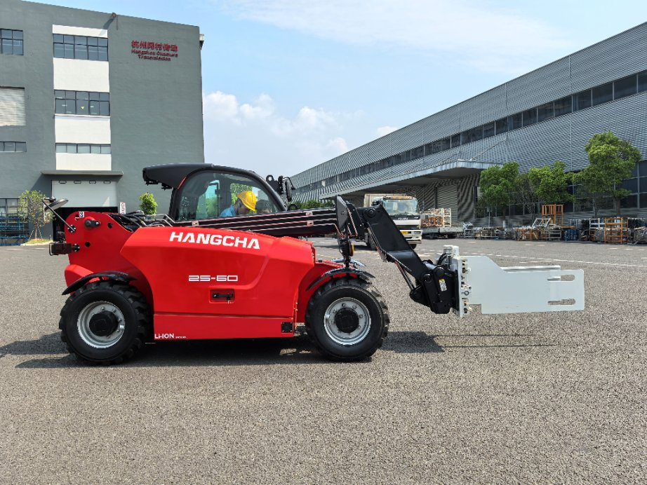 Factory Price Load Capacity Strong Telescopic Handler with Different Attachment