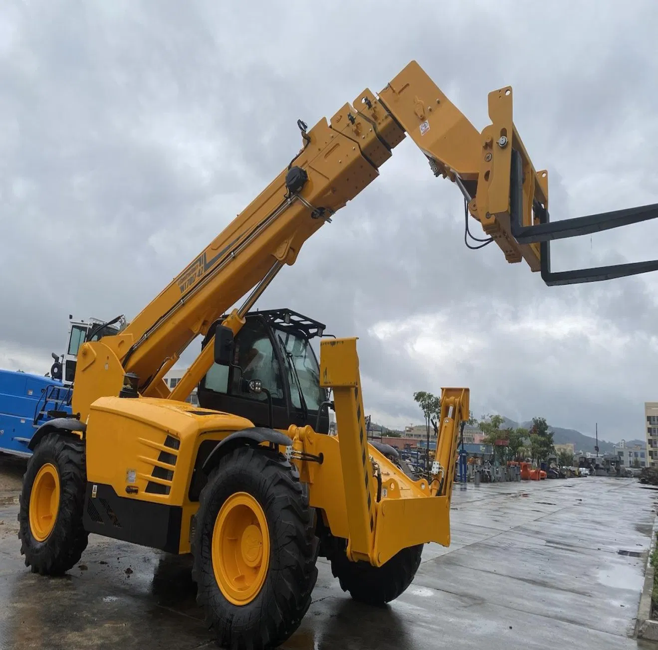 7 Ton 17m Telescopic Handler Forklift Hnt7017-4z with Aerial Work Platform