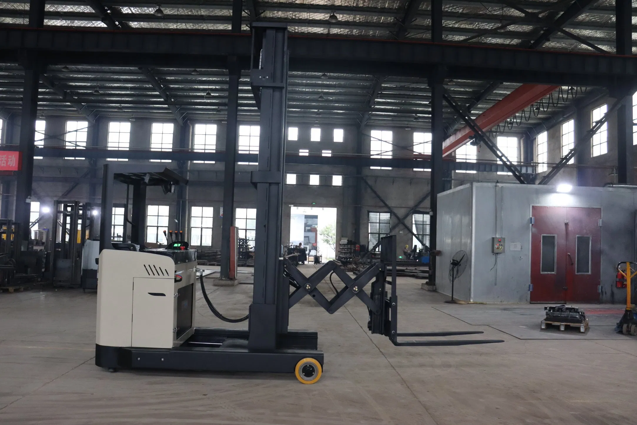 Factory Wholesale Versatile Electric Reach Truck for Warehouse Goods Handling