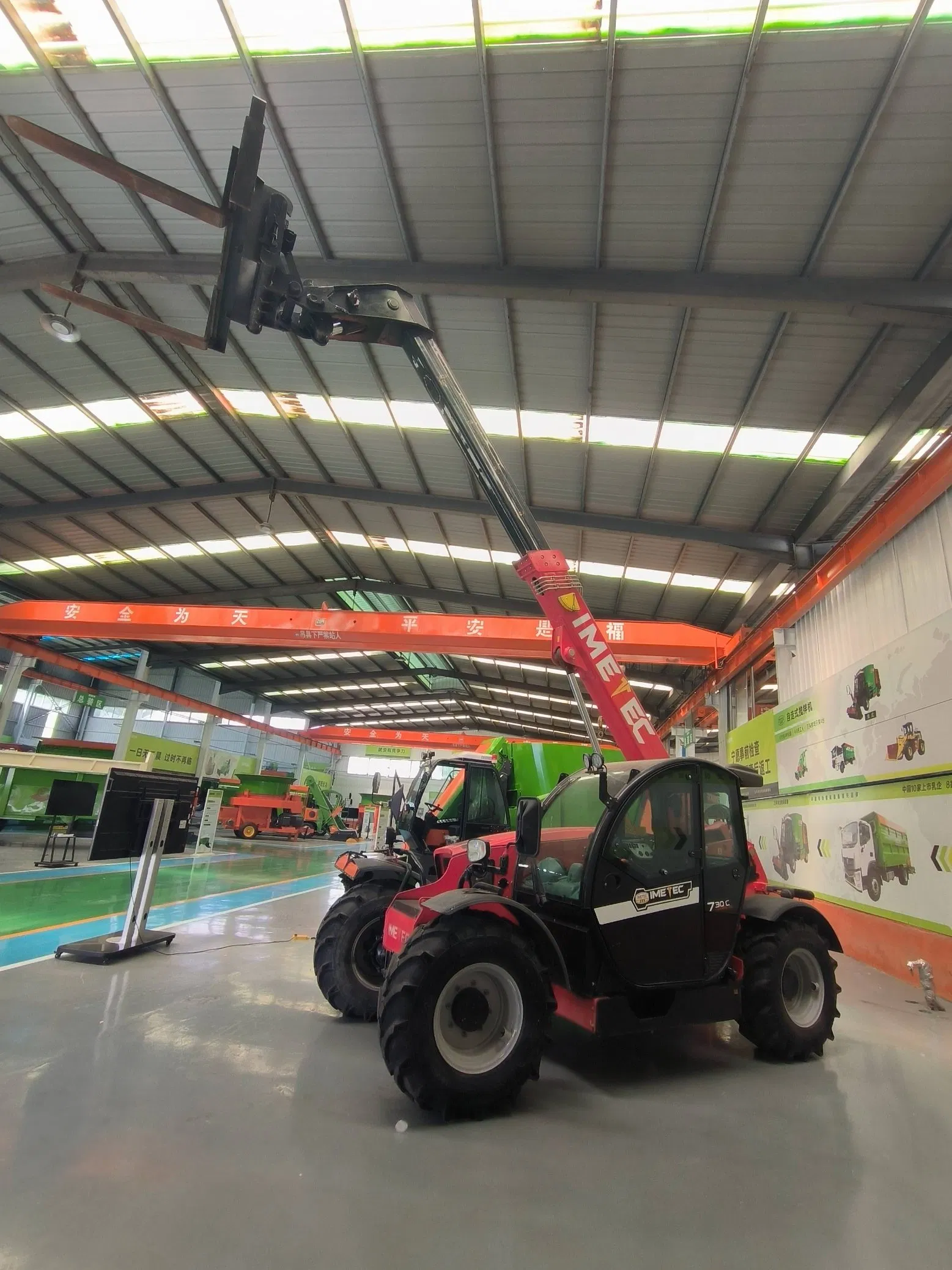 10-18m Multi-Terrain Diesel Telescopic Boom Handler for Tough Jobs