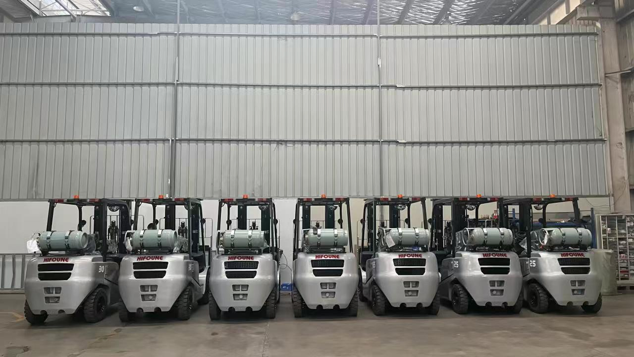Factory Price Fabricado En China Fork Lift Triplex Mast 4.5m Mast LPG Gasoline Forklift Truck Montacarga