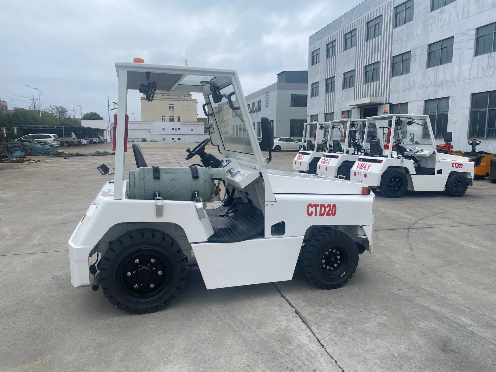 20ton LPG Tow Tractor: Powerful, Eco-Friendly Industrial Hauler for Factories, Airports &amp; Heavy-Duty Logistics