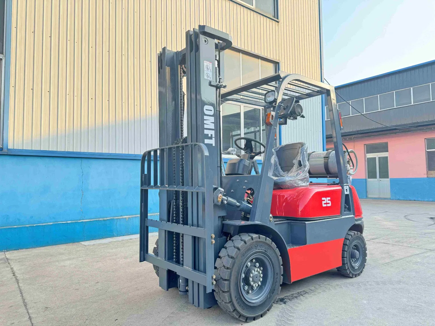 2.5 Ton 2.5 T 2500kg Cushion Tire Gasoline LPG 3m 4.5m Full Free Mast Dual Fuel Forklift Trucks Toyota CE 1.5-3.5ton Fork Lift Hyster/Yale/Linde/Nissan/Tcm