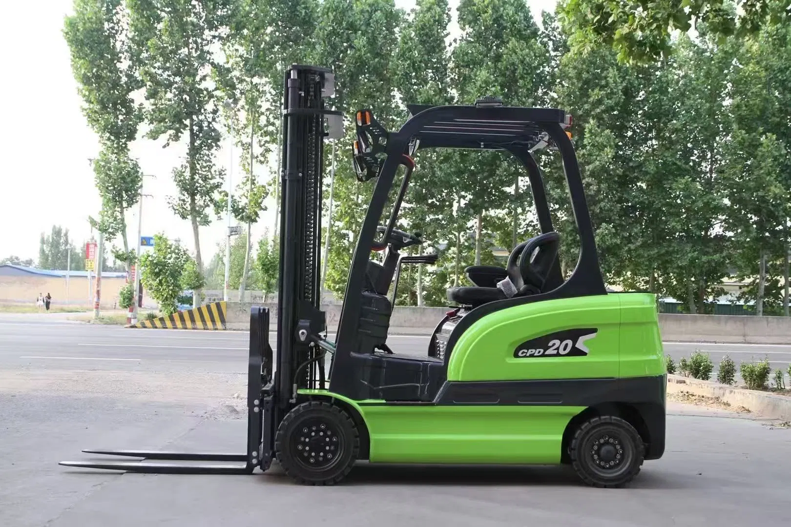 2t 4 Wheel Electric Forklift Counterbalance Battery Forklift with CE/ISO Lifting Equipment Warehouse Use
