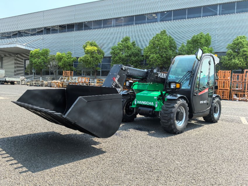 Factory Price Load Capacity Strong Telescopic Handler with Different Attachment