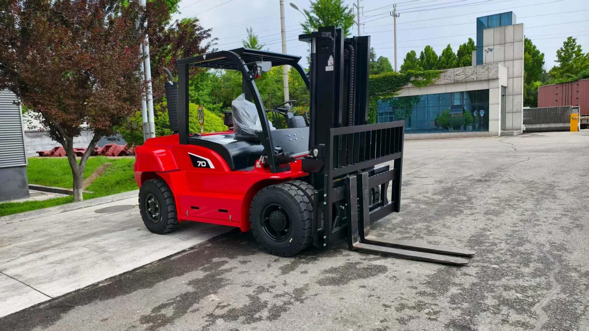 High Performance Durable Diesel Engine Side Loader 3000mm Lift Capacity Small Forklift for Industrial Use