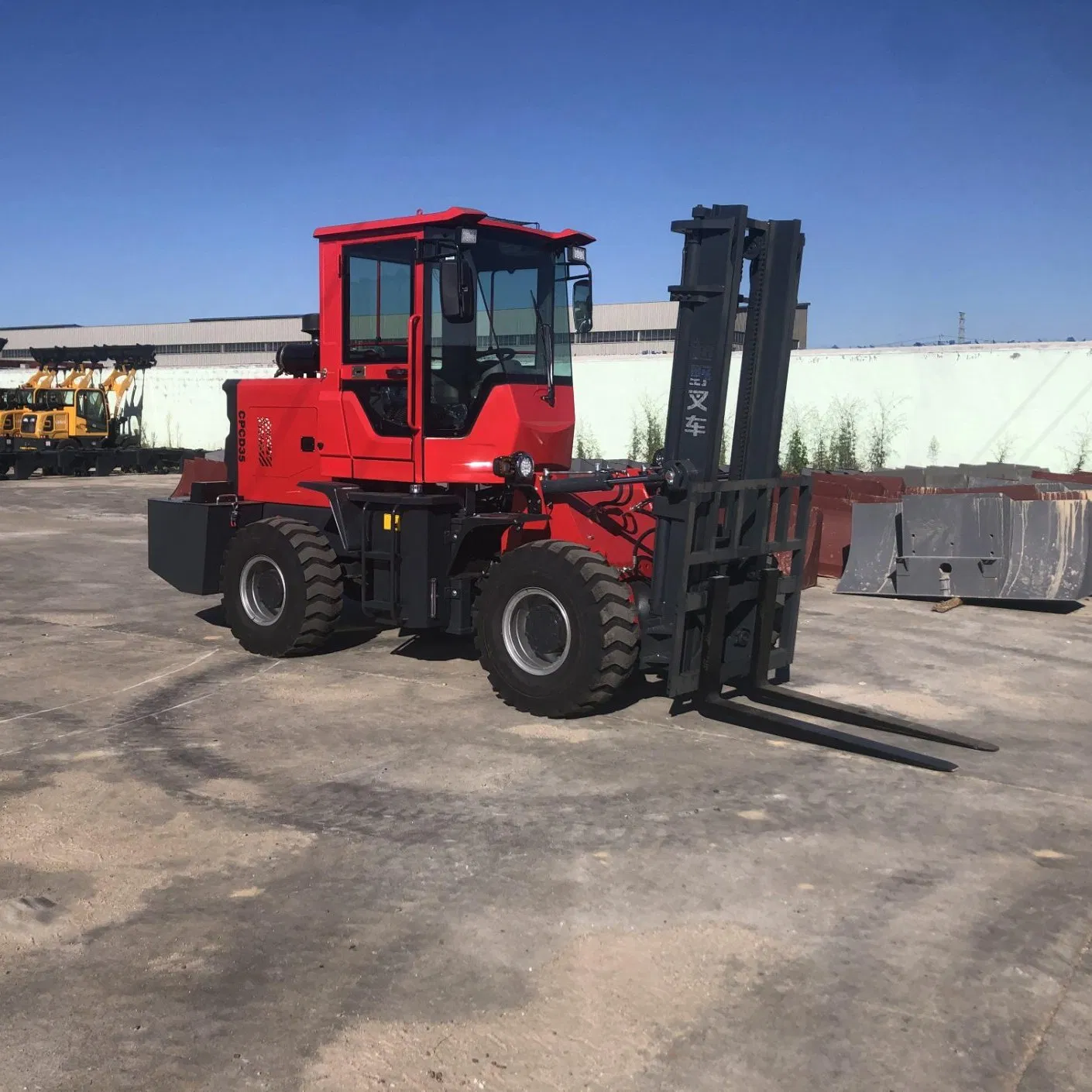 Qingcha 3.5ton 4ton 4.5ton 5ton Shandong 4-Wheel off Road Side Loader Forklift with Long Fork Four Wheel Drive off Road All Terrain Forklift with Cabin