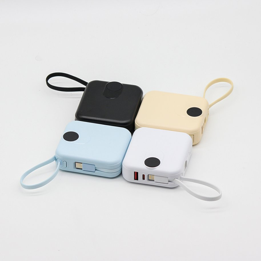 بنك طاقة سريع الشحن بالجملة بسعة عالية مع كابل مدمج 22.5W عرض رقمي محمول 2 بنك طاقة 10000mAh