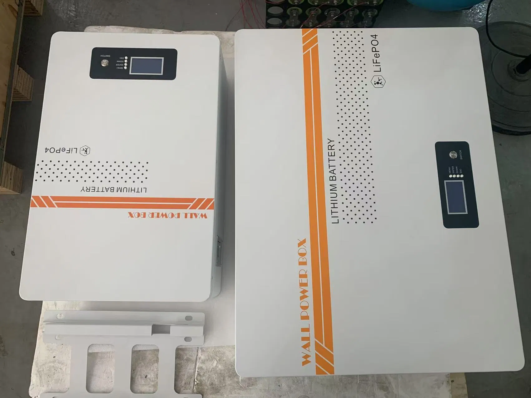 تخزين الطاقة المنزلية 51.2V 200ah 10.24kwh مثبت على الحائط LiFePO4 حزمة