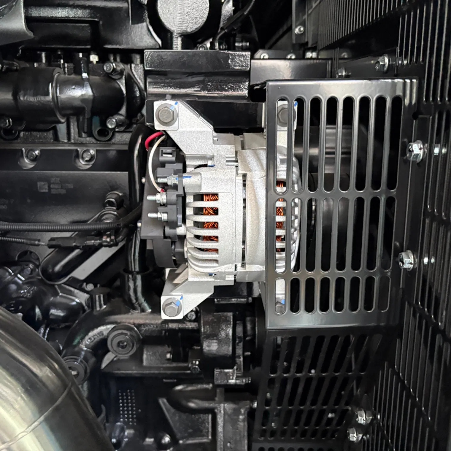 Bc625GF/S مولد ديزل صامت مقاوم للعوامل الجوية 625kVA آلة ثلاثية الطور للطاقة الاحتياطية الطارئة الصناعية في الهواء الطلق