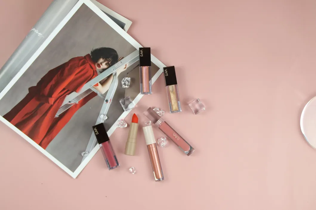 High Pigment Waterproof Lip Liner for All-Day Glossy Finish