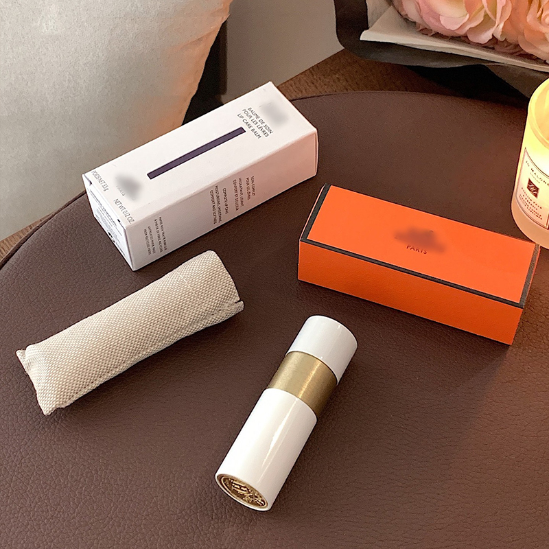 Moisturizing Lip Balm Hydrating Lip Care &amp; Protection Anti-Drying Formula Ideal Lip Primer for Men and Women