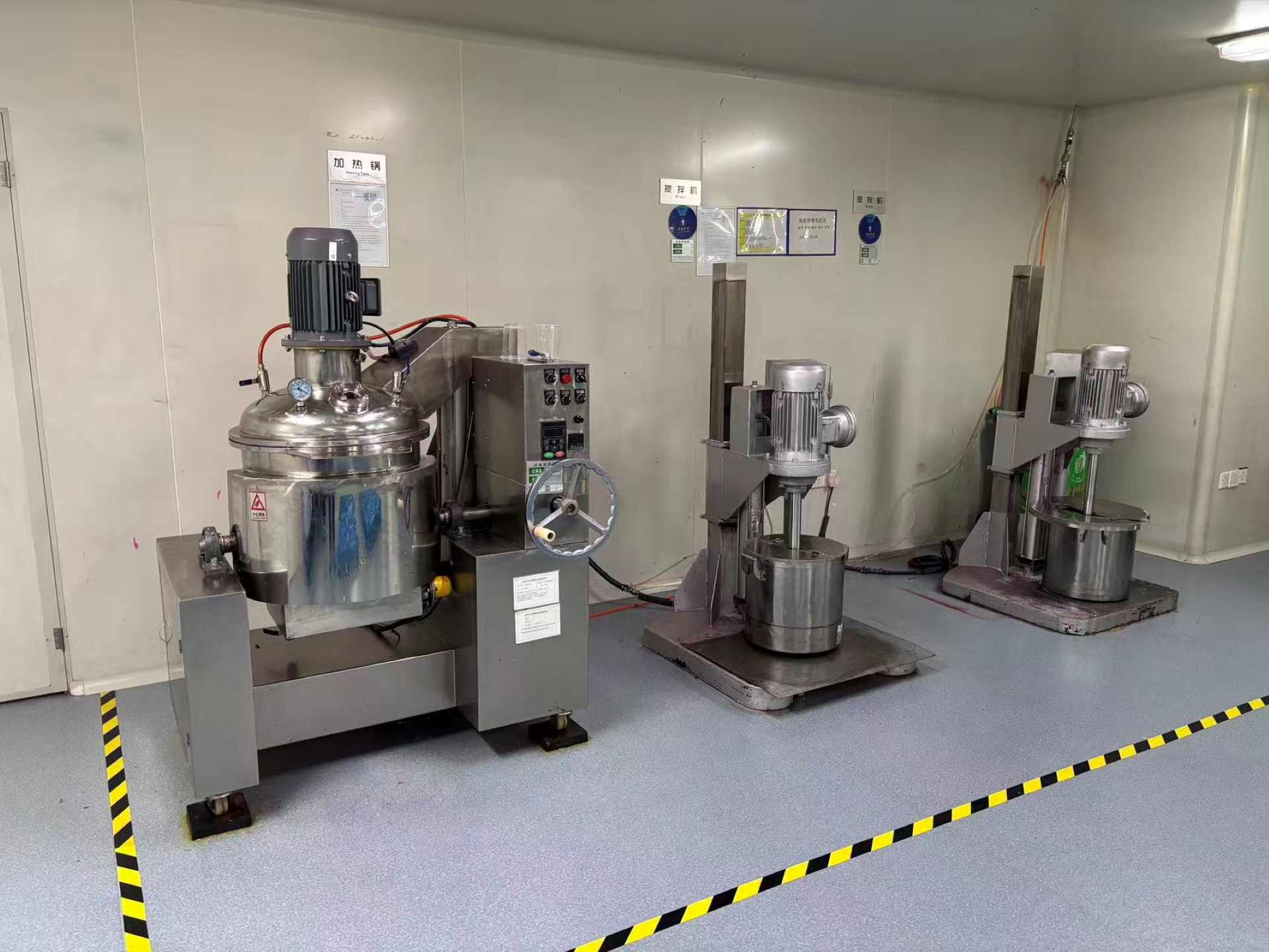 Industrial mixing machine for large-scale beauty product manufacturing