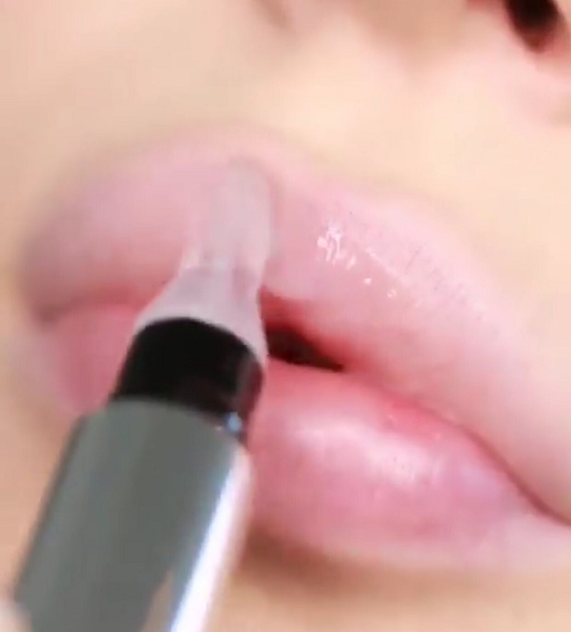Lip Plumper Features