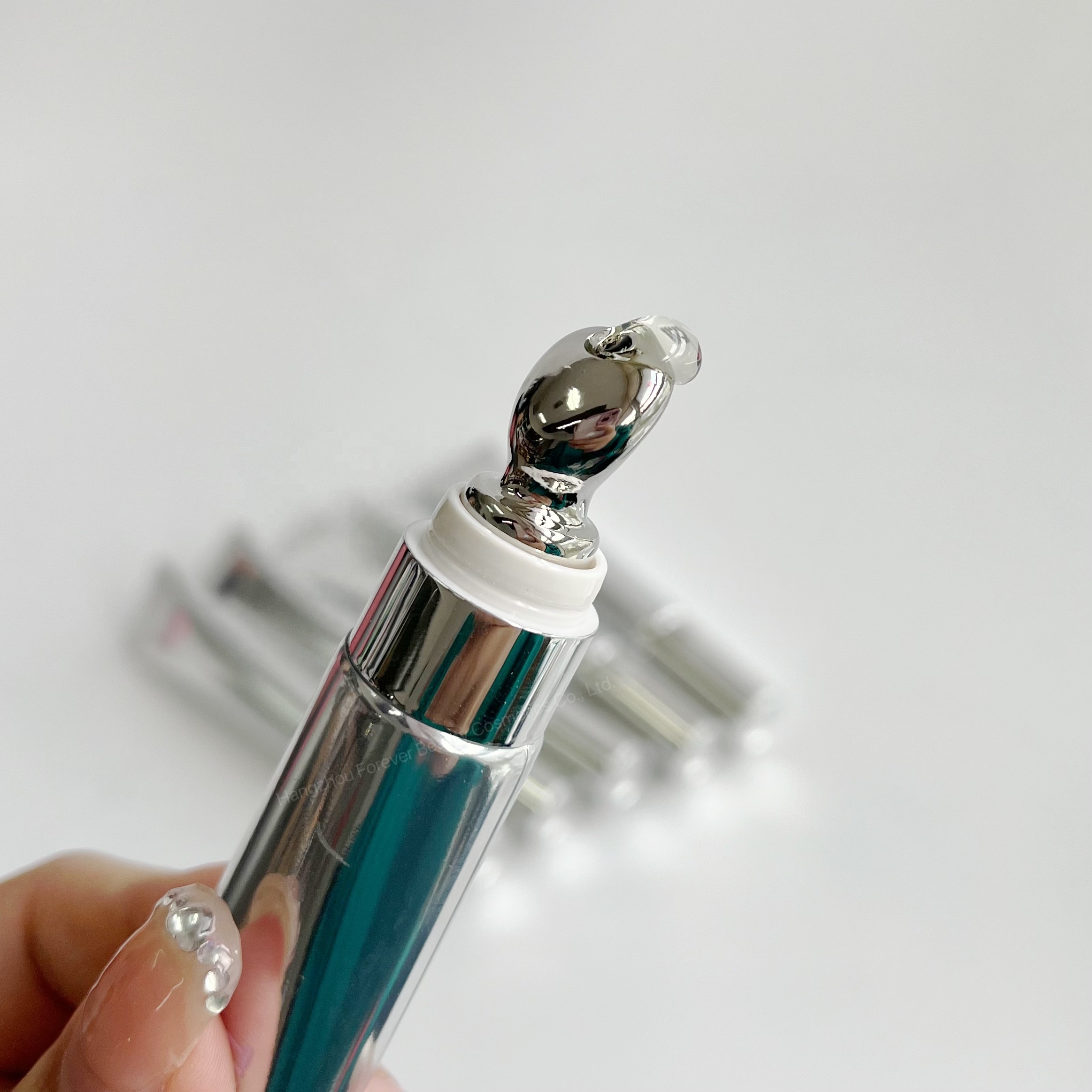 Wholesale Lip Swelling Volumizer Hyaluronic Acid Silver Lip Plumper Gloss Private Label