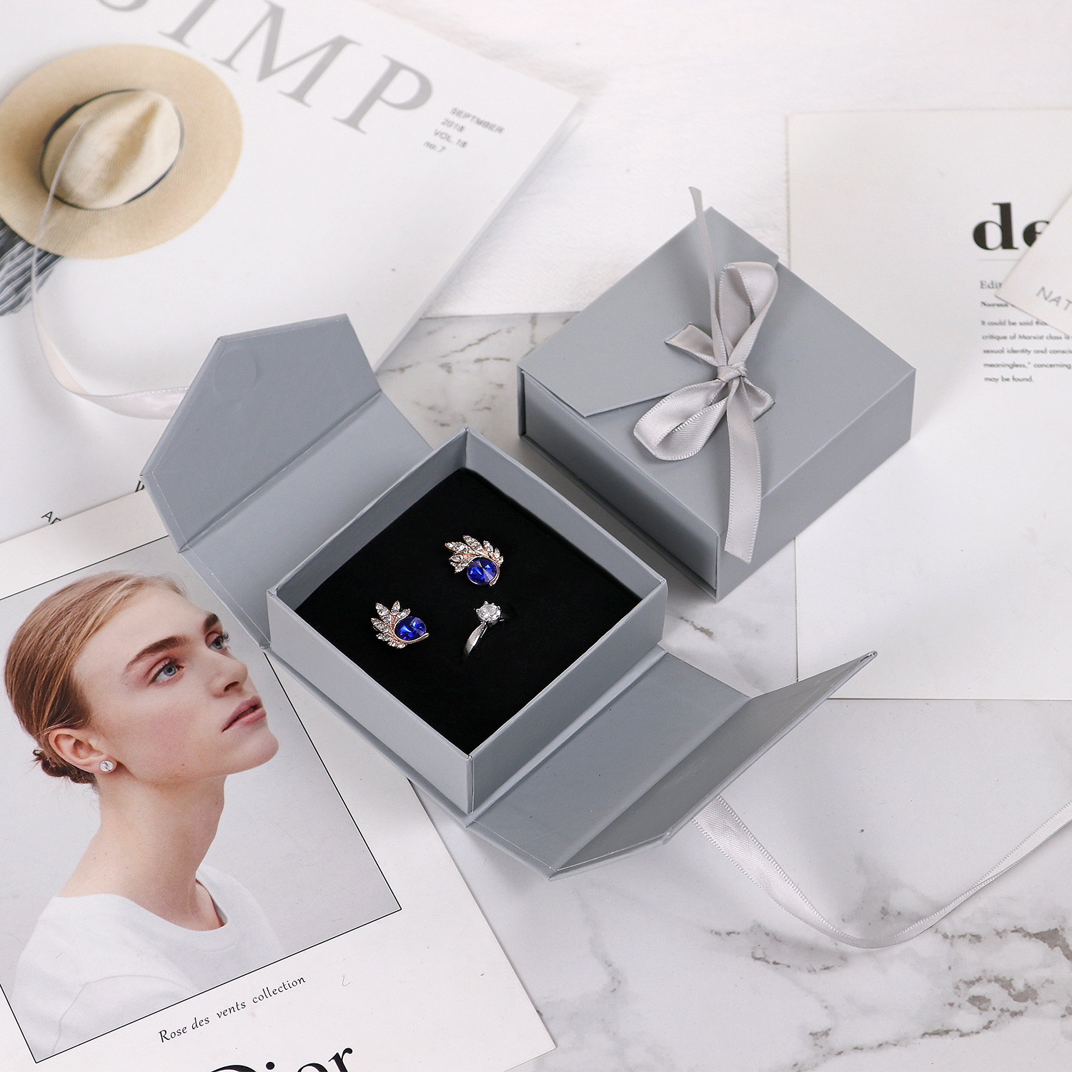 Wholesale Luxury Cardboard Gift Box for Jewelry Necklace and Earring Paper Package with Ribbon Closure UV Coating Printing