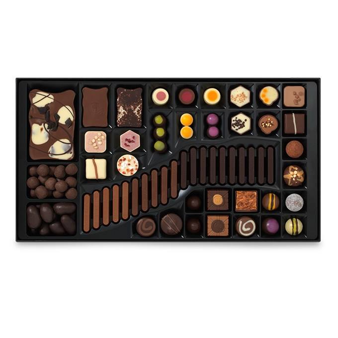 Custom Eco-Friendly Chocolate Packaging Rigid Paper Box Embossing Divider 4 8 12 Pieces Holiday Gift Box OEM ODM Service Candies
