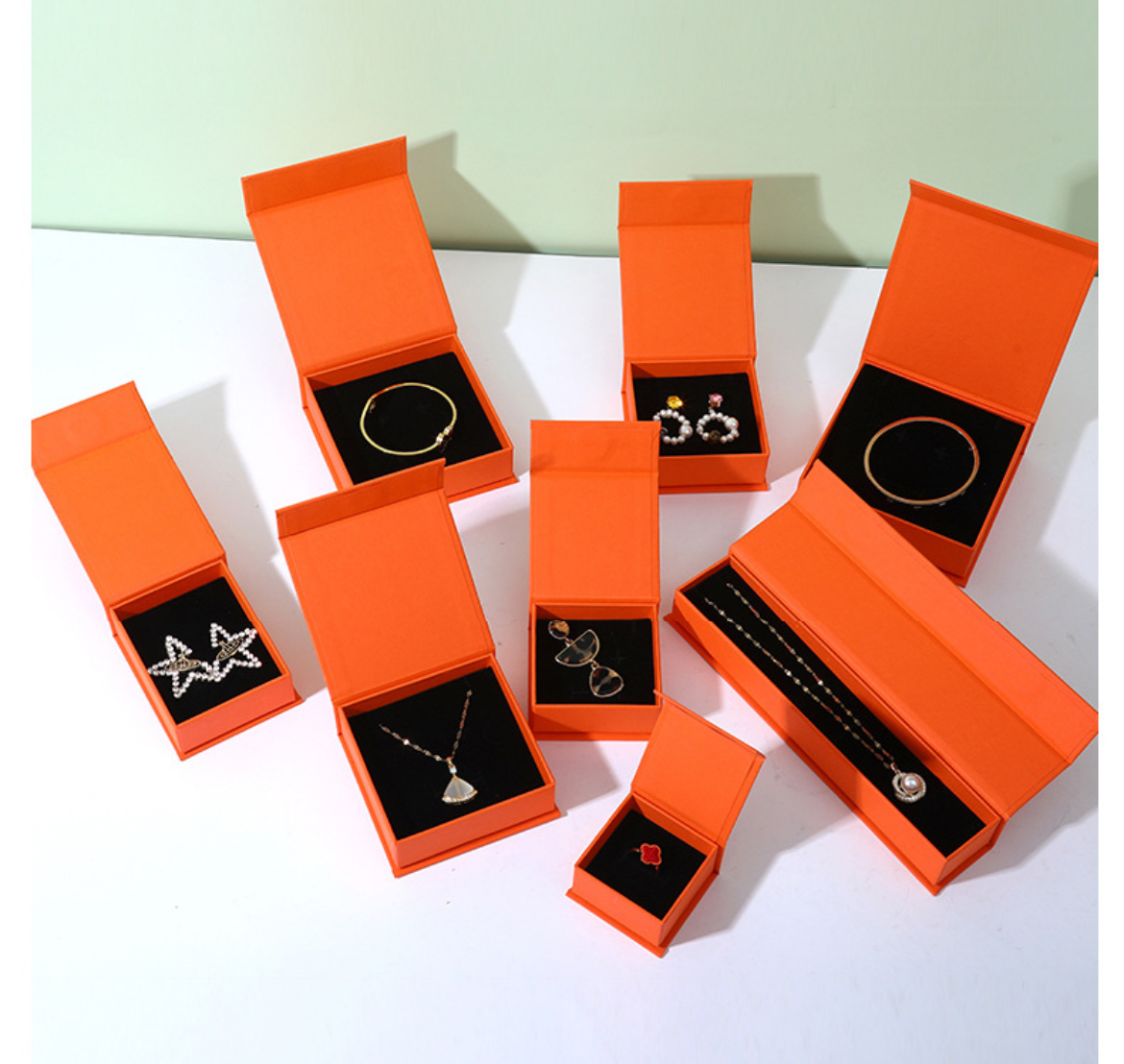 Magnetic Jewelry Box Image 4
