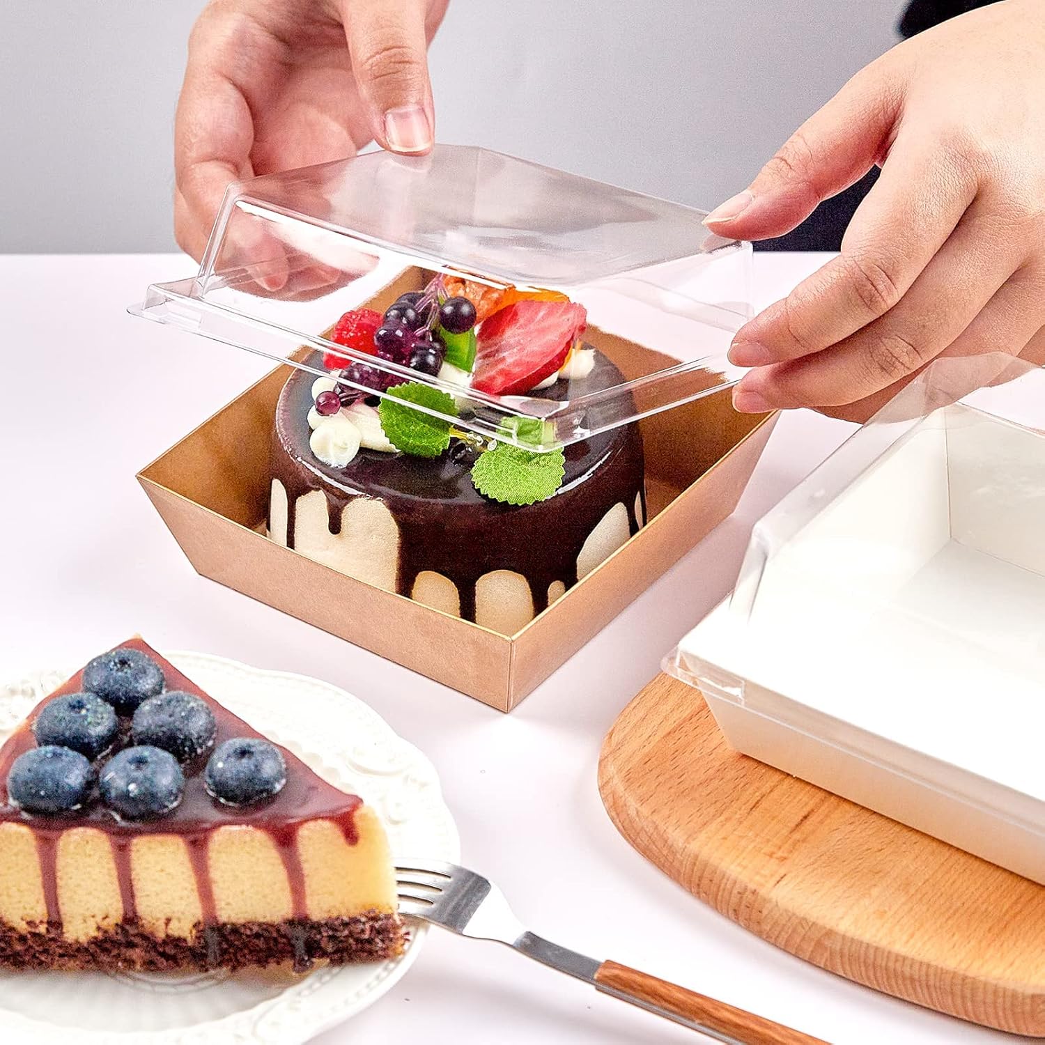 Brown Paper Charcuterie Boxes With Clear Lid for Bakery Cookies Sandwich Cakes Slice Boxes