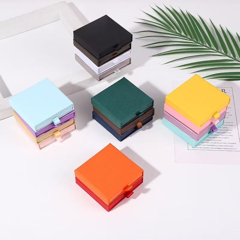 In-stock Brooches Stud Earrings Jewelry Boxes Necklaces and Bracelet Boxes Suitable for Holiday Custom Gifts