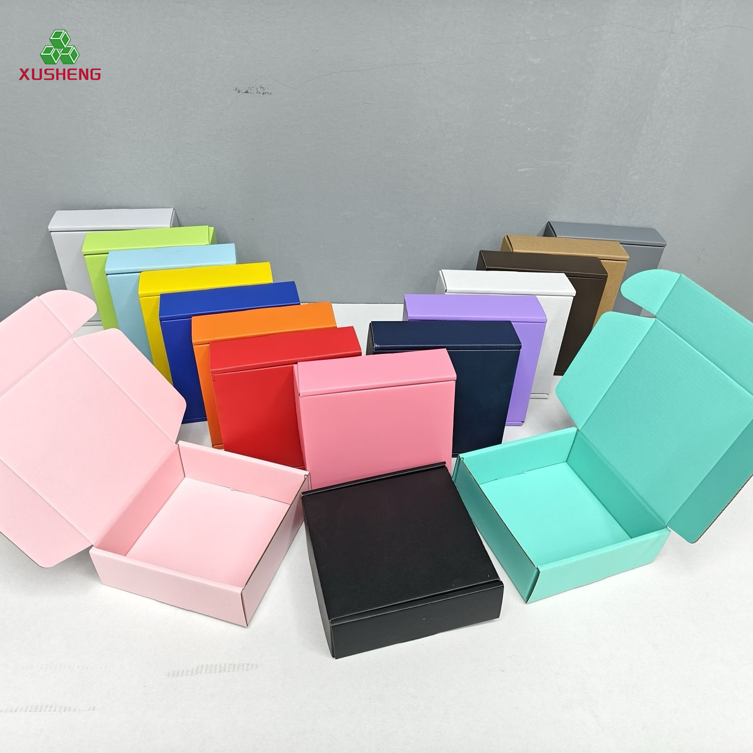 Eco-Friendly Custom Made Gift Boxes with Embossing &amp; Foil for Christmas and Birthday Surprises