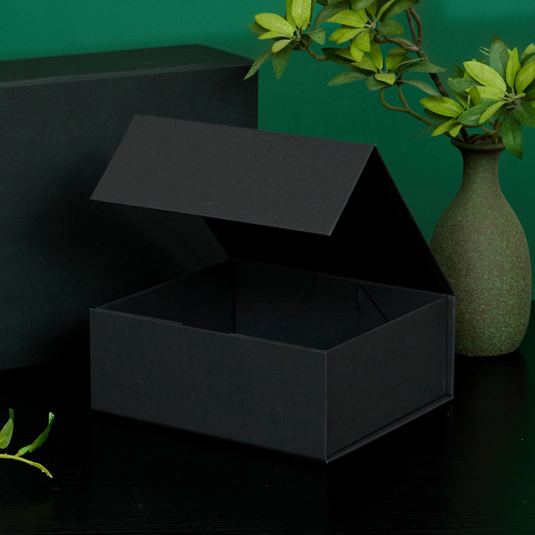 Wholesale Foldable Magnetic Gift Box Multi Color Option for Cosmetic Set Gift Box and Boutique Store Packaging