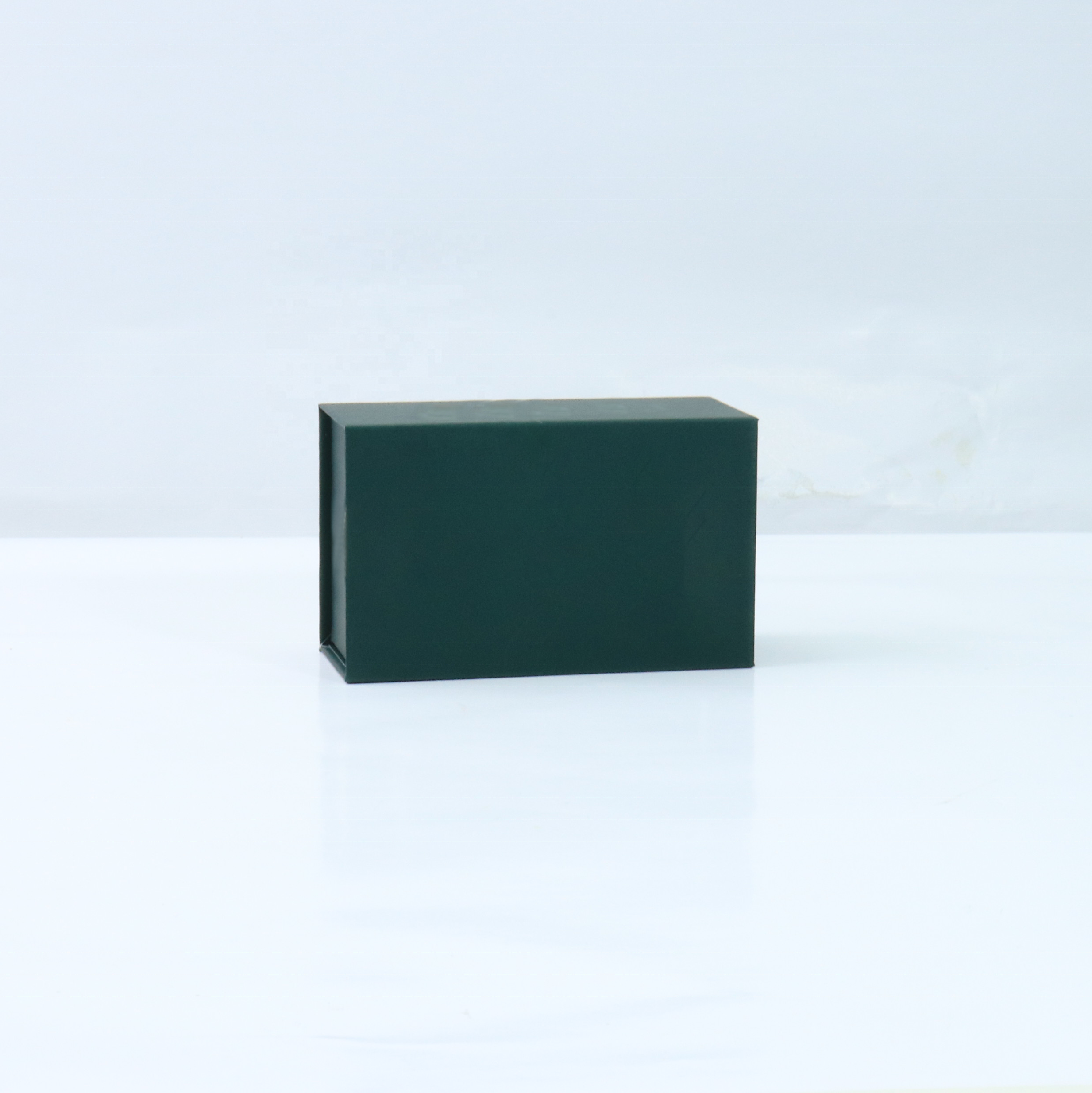 Custom Logo Matt Lamination Grey Board Flip-Top Folding Gift Box with Magnetic Closure and Book-Style Packaging