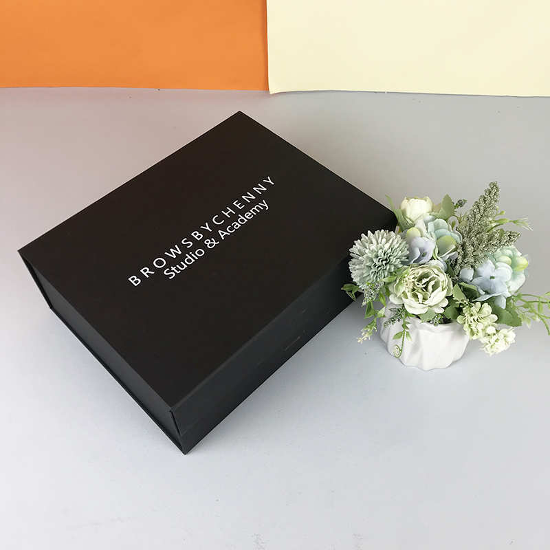 Lipack Custom Logo Black Magnetic Flip Top Rigid Gift Box for Gift Sets With Ribbon