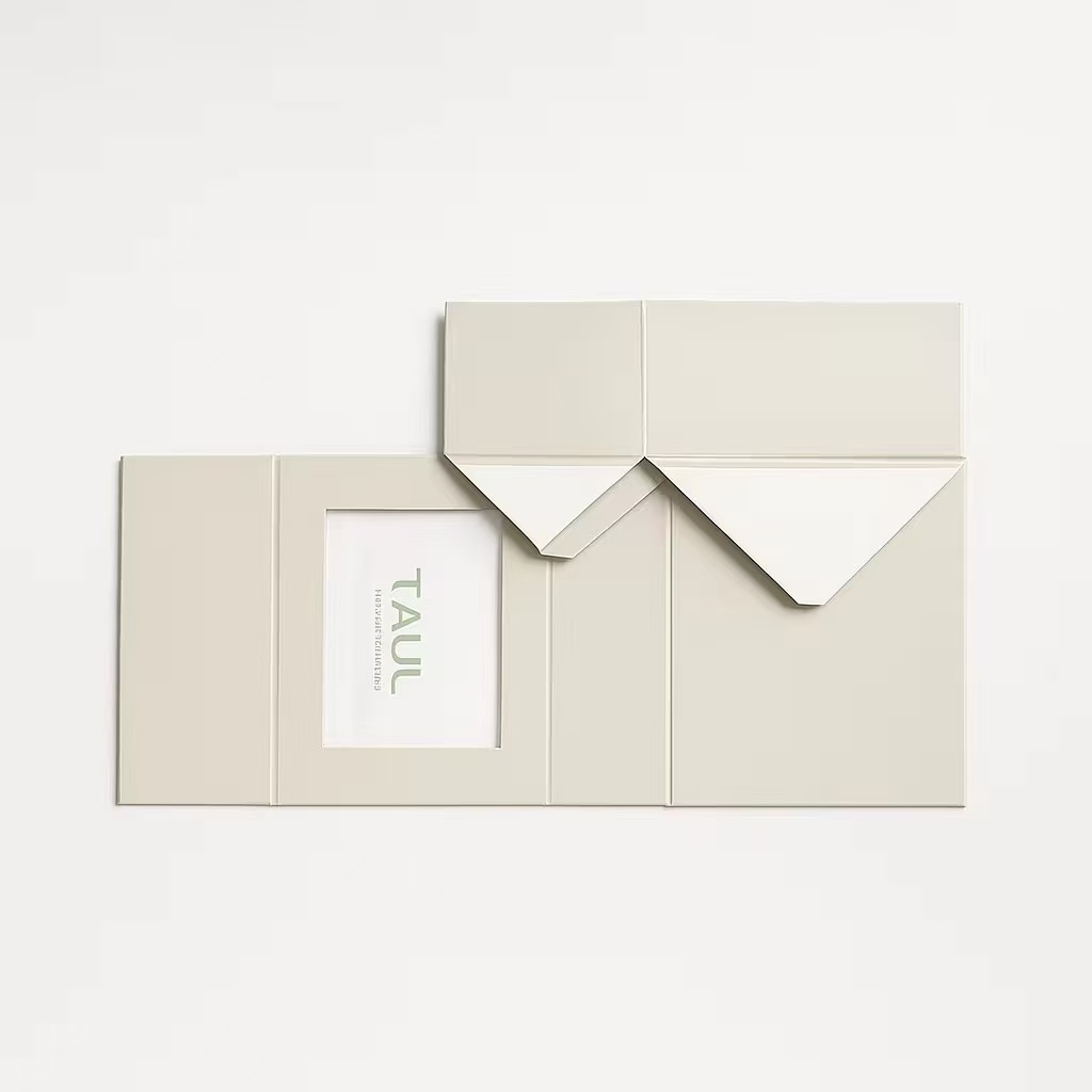 Premium Magnetic Closure Gift Box with Display Window, Custom Logo Green Rigid Box for Skincare &amp; Perfume
